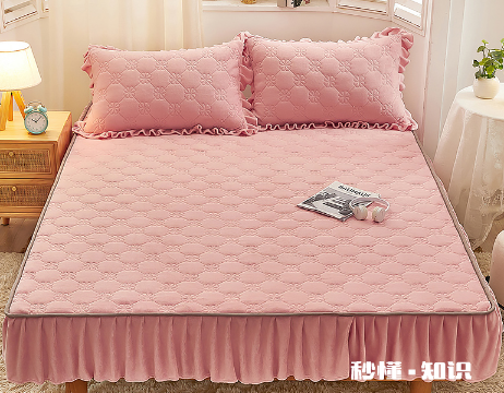 床笠是铺在褥子上还是床垫子上 床笠铺上还用铺褥子吗