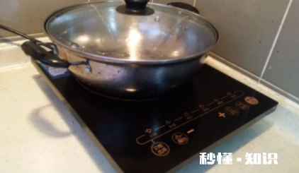 电磁炉黑晶面板如何清洗 电磁炉加热面板发黑如何清洗