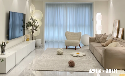 沙发一定要和门放在同一侧吗 一般进门是看到电视墙还是沙发墙