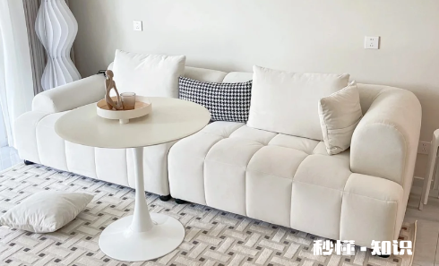 沙发一定要和门放在同一侧吗 一般进门是看到电视墙还是沙发墙