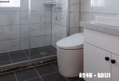 厕所好久的污渍怎么去除 厕所尿垢很厚了怎么办