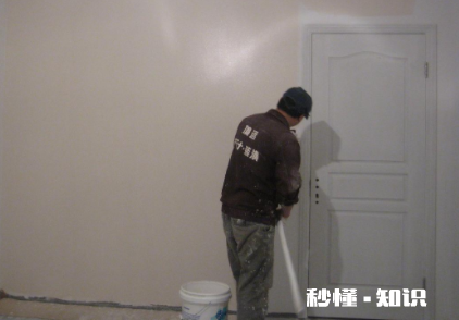 乳胶漆溅到实木门上怎么清洗 实木门脏了如何清洁