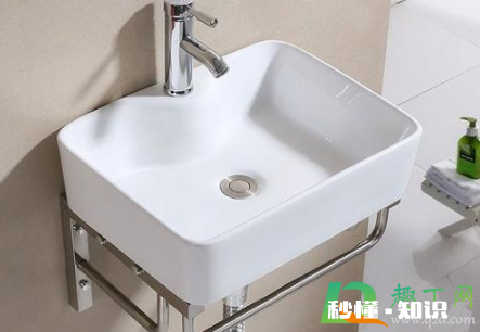 洗手池塞子按下去后弹不起来怎么修 洗手池塞子卡住了怎么抠出来