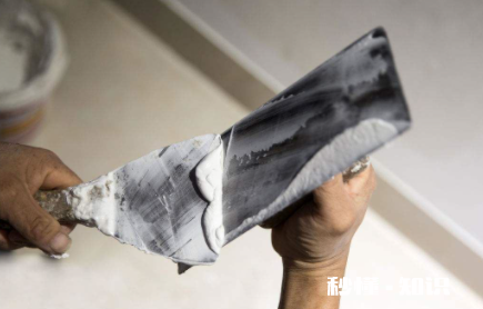 墙固用在腻子的上面可以吗 不铲腻子旧墙翻新一定要刷墙固吗