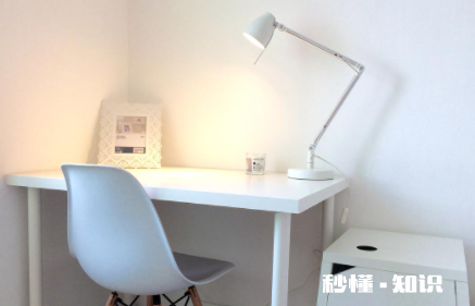 台灯什么角度最保护眼睛 写作业台灯的正确摆放位置