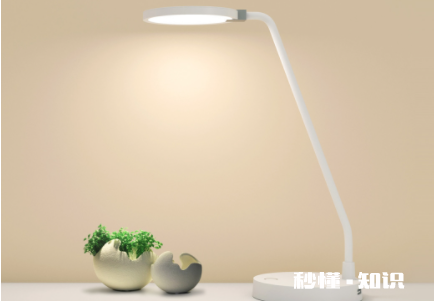 台灯什么角度最保护眼睛 写作业台灯的正确摆放位置