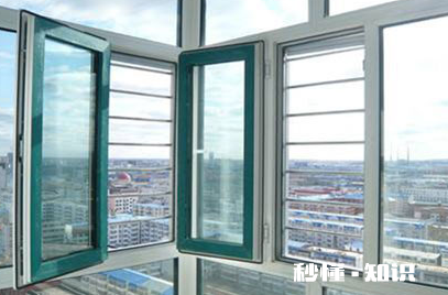 下拉纱窗怎么推上去 下拉纱窗是安装在窗户边上的么