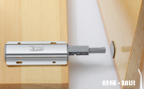 衣柜装反弹器后门板不平怎么办 衣柜装反弹器好不好