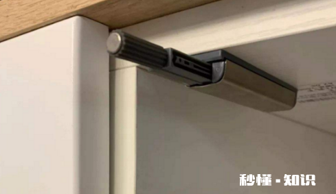 衣柜装反弹器后门板不平怎么办 衣柜装反弹器好不好