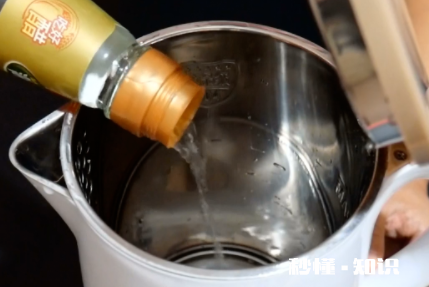 又厚又硬的水垢怎样去除 水垢多代表水硬吗