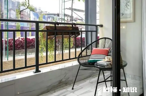 阳台刚贴好的瓷砖被雨淋了有事吗 阳台贴了地砖没有封阳台下雨咋办