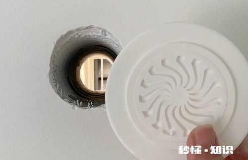 现在打空调孔还会弄脏墙吗 墙壁空调打孔的灰怎么弄掉