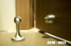 卫生间装门吸还是门顶 卫生间门吸装下面好还是上面