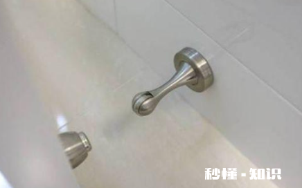 卫生间装门吸还是门顶 卫生间门吸装下面好还是上面