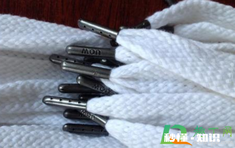 裤子的绳子怎么塞回去 裤绳一边缩进去怎么办