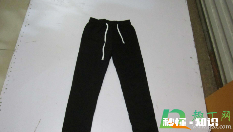 裤子的绳子怎么塞回去 裤绳一边缩进去怎么办