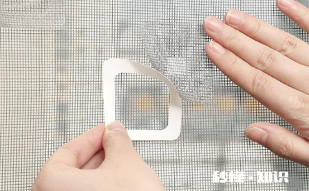 纱窗破洞了有什么东西可以贴吗 纱窗破洞了怎么补救