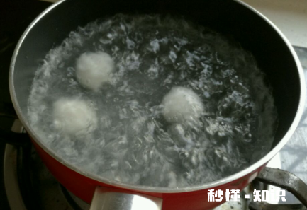 烧水时水溢出来在煤气灶上应该怎么办 煤气灶被水淋了有事吗