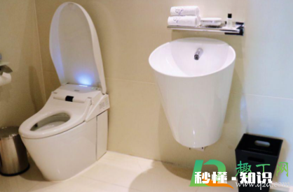 马桶堵了屎和水满满的不下水怎么办 马桶堵住了水下的慢怎么办