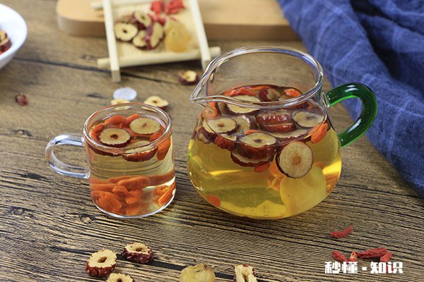 红枣枸杞泡水喝的禁忌 红枣枸杞泡水喝的功效
