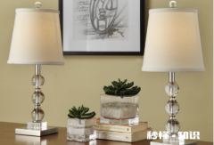 怎样擦洗水晶台灯 水晶灯容易发黄吗