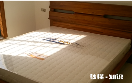 席梦思需要再垫层海绵垫吗 席梦思床垫哪面朝上