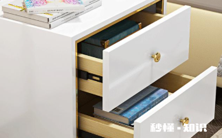 床头柜和床一样高呢还是低一点好 床头柜在风水上有什么讲究