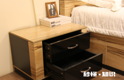 床头柜和床一样高呢还是低一点好 床头柜在风水上有什么讲究