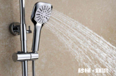 花洒底座一般离地面多高 花洒挂座怎么安装