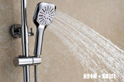 花洒底座一般离地面多高 花洒挂座怎么安装