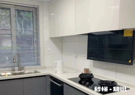 厨房橱柜是木工做还是定制好 厨房橱柜要不要装背板