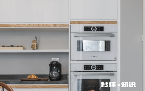 厨房橱柜是木工做还是定制好 厨房橱柜要不要装背板