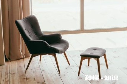 地板粘脚是什么原因 木地板油腻粘鞋怎么清洗