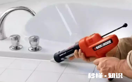 打防水胶后几小时可以用水 用防水胶时表面有水可以吗