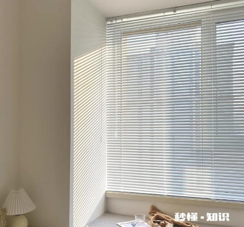 三绳百叶窗怎么放下来图解 浴室百叶窗怎么不让别人看到
