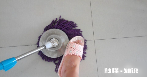 旋转拖把杆不能收缩怎么修理 拖把按下去不转怎么回事