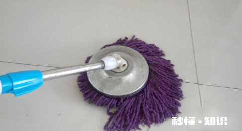 旋转拖把杆不能收缩怎么修理 拖把按下去不转怎么回事