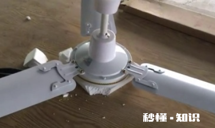 吊扇响声大怎么修理 吊扇嗡嗡响和开关有关系吗