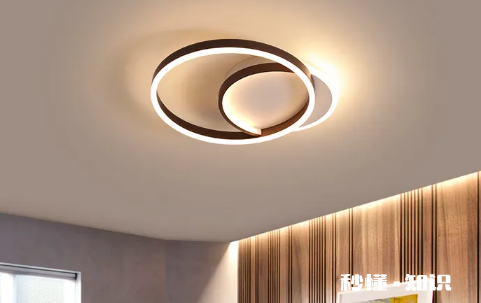 卧室吸顶灯突然一闪一闪的还有响声 卧室吸顶灯坏了怎么更换