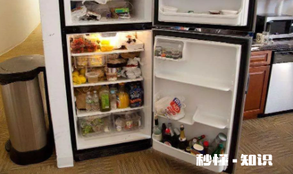 冰箱侧面烫手怎么回事 冰箱两边烫手的好还是不烫手的好