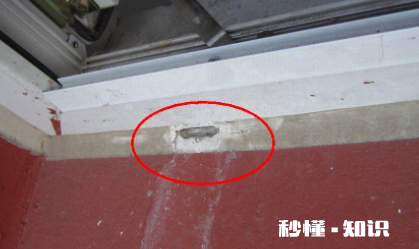 窗户水槽溢水到房间怎么办 窗户水槽的水怎么办