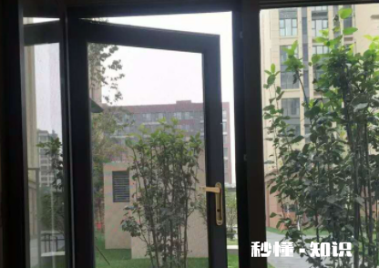 纱窗上喷什么能驱虫 纱窗孔太大进虫子怎么办