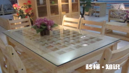 实木餐桌面铺玻璃好不好 实木餐桌放玻璃之间需要隔什么