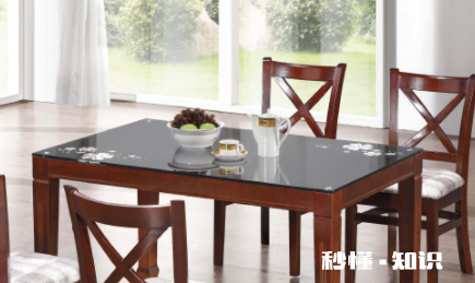 实木餐桌面铺玻璃好不好 实木餐桌放玻璃之间需要隔什么