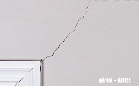 墙体裂缝后刷乳胶漆会裂吗 墙面开裂可以直接用乳胶漆修补吗