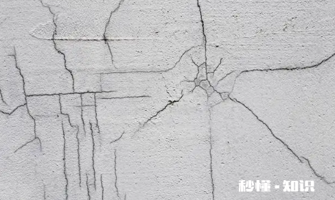 墙体裂缝后刷乳胶漆会裂吗 墙面开裂可以直接用乳胶漆修补吗