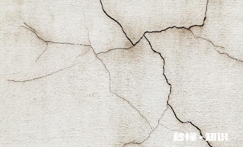 墙体裂缝后刷乳胶漆会裂吗 墙面开裂可以直接用乳胶漆修补吗