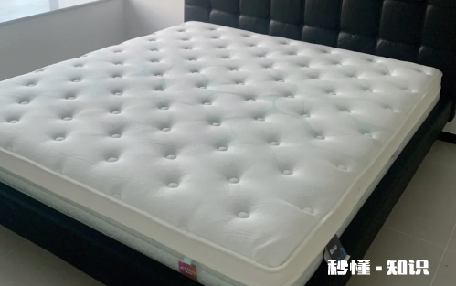 床垫气味太重晾了一个星期可以睡了吗 床垫气味太重被子都有味道了怎么办