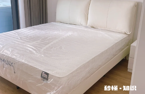 床垫气味太重晾了一个星期可以睡了吗 床垫气味太重被子都有味道了怎么办