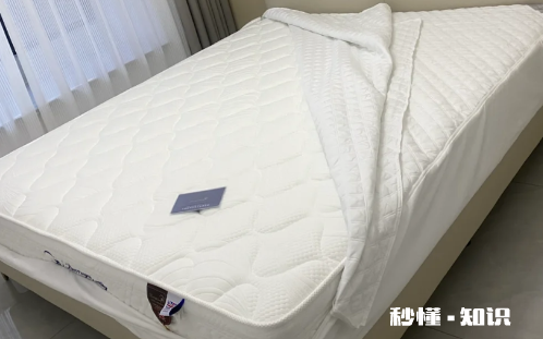 床垫气味太重晾了一个星期可以睡了吗 床垫气味太重被子都有味道了怎么办
